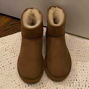 UGG classic mini in chestnut size 6